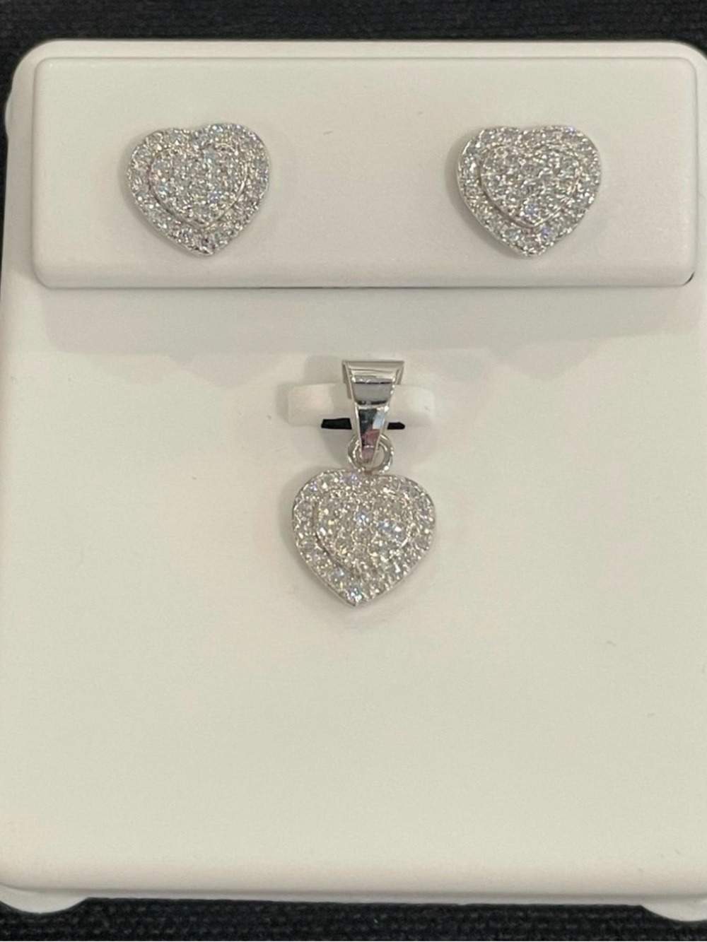 Rhodium plating over 925 silver 1.50ctw Moissanite heart pendant and earring set - Picture 1 of 4